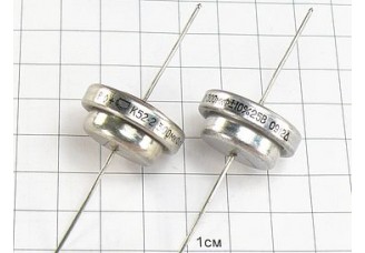 Конденсатор К52-2 300мкФ 25В 10% "5"