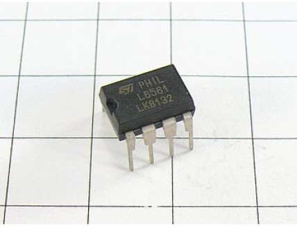 Микросхема L6561