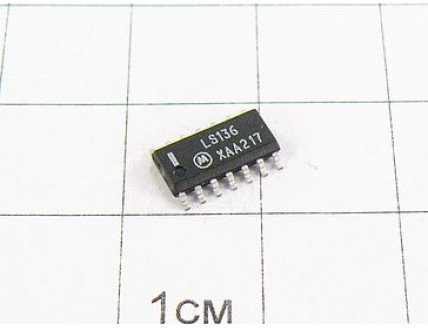 Микросхема MC74LS136D