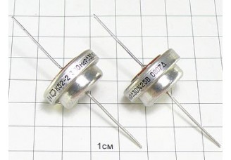 Конденсатор К52-2 300мкФ 25В 30% "5"