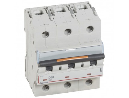 Выключатель автоматический 3-пол. 40A D 25kA DX3 Legrand