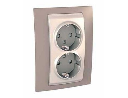 Розетка 2-ая 2P+E шторки 16А/250В коричневый/сл. кость UNICA