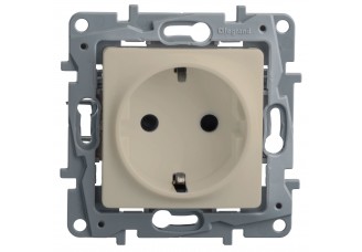 Розетка 2P+E , 250В лапки в чехле слон.кость Etika