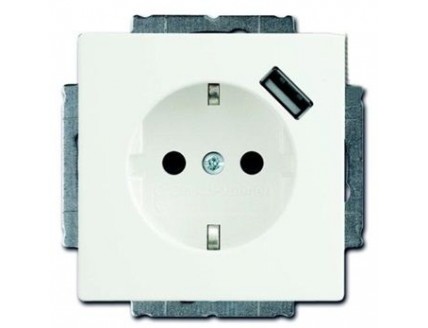 Розетка 2P+E 16А, 250В + USB 5В белая Basic 55