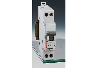 Модульный переключатель 1ПК 20А "1 - 2" Legrand